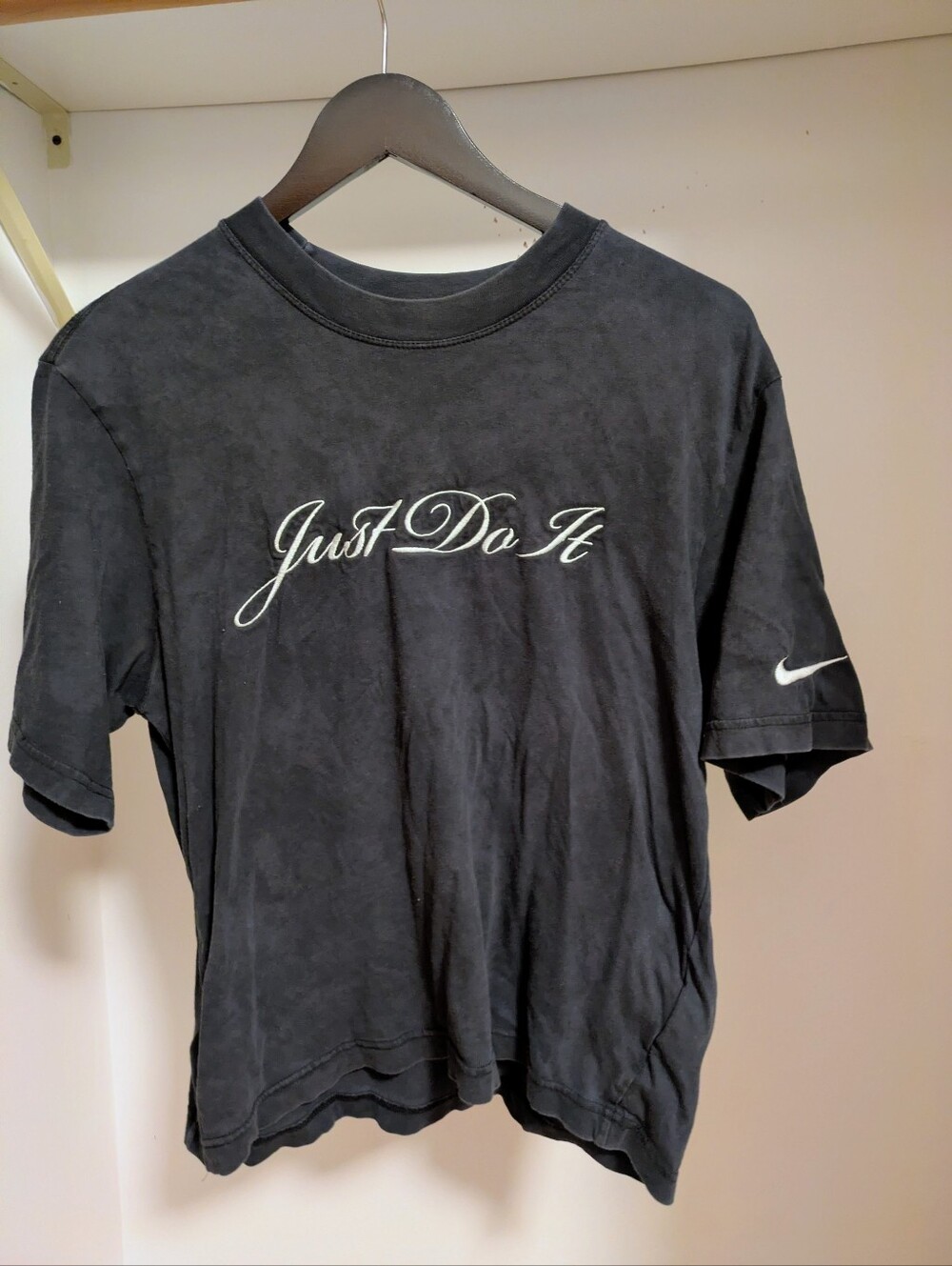 Nike Sportswear Women’s Just Do It Script Graphic T-shirt washed black Size S